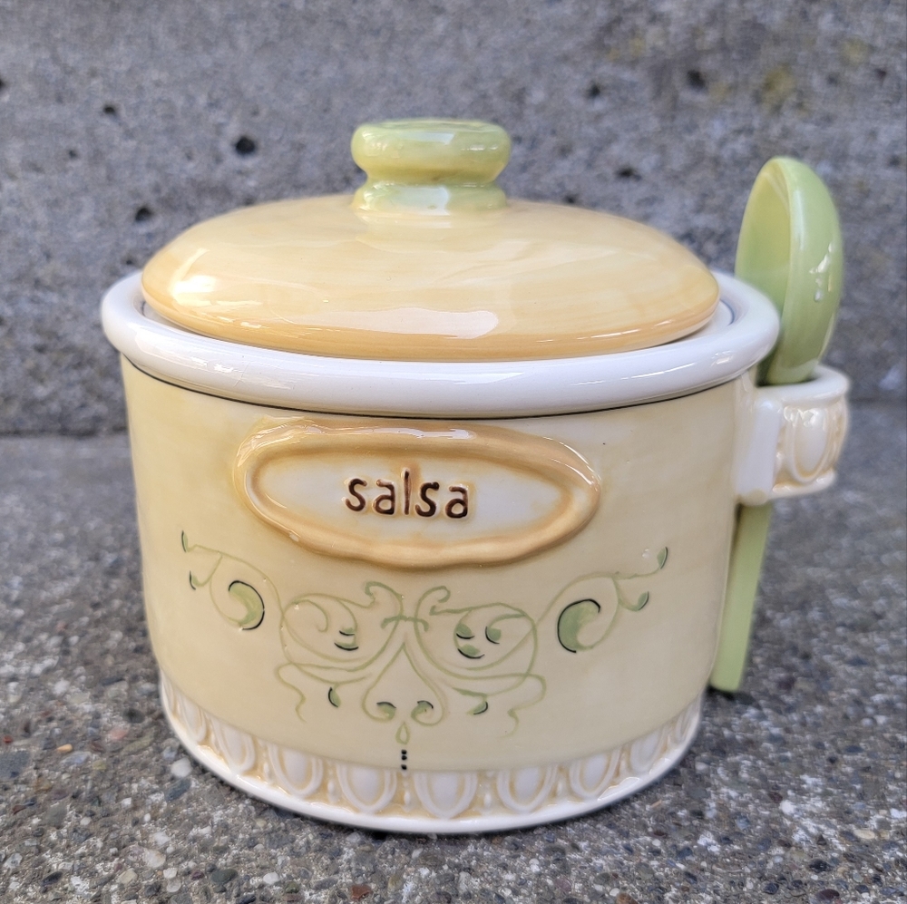 Ceramic salsa bowl with scoop